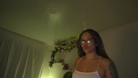 Snapshot of alejandra_kiss98 chatting on January 2025 01:11:01 AM O.F alejandra h1998 stream 300 pm - 1100 pm online show from January 2025 01:11:01 AM