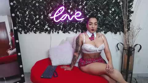 Snapshot of alejandranavarro chatting on February 2025 07:05:02 PM Aleja online show from February 2025 07:05:02 PM