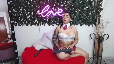 Snapshot of alejandranavarro chatting on February 2025 10:29:02 PM Aleja online show from February 2025 10:29:02 PM