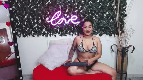 Snapshot of alejandranavarro chatting on February 2025 07:42:01 PM Aleja online show from February 2025 07:42:01 PM