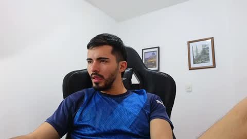 alejandroo_7 online show from December 2024 06:54:02 PM