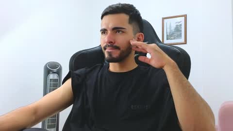 alejandroo_7 online show from January 2025 12:38:01 AM