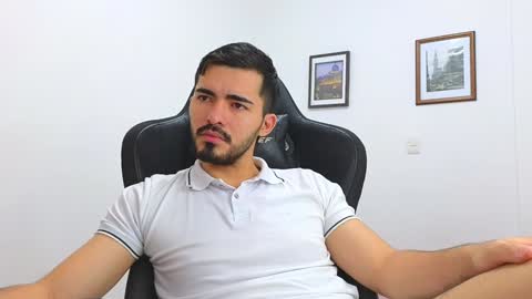 alejandroo_7 online show from January 2025 06:43:01 PM