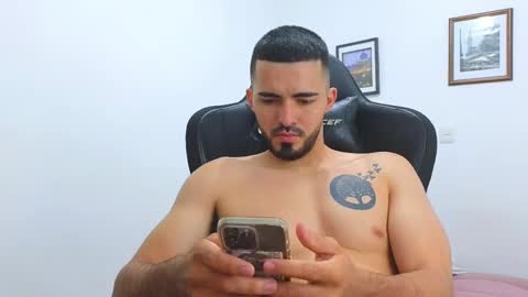 alejandroo_7 online show from February 2025 10:42:02 PM