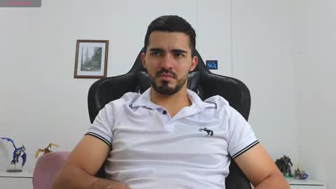 alejandroo_7 online show from September 2025 07:57:01 PM