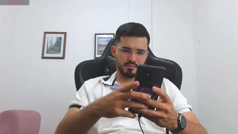 alejandroo_7 online show from November 2025 09:58:01 PM