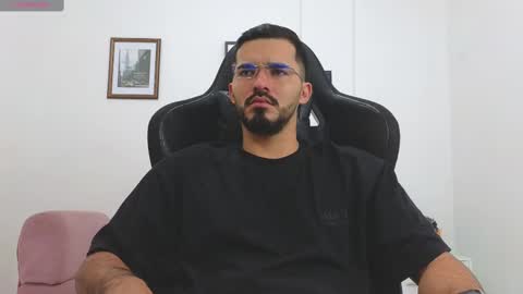 alejandroo_7 online show from November 2025 06:19:02 PM