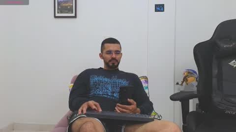 alejandroo_7 online show from January 2026 07:11:01 PM