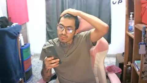 alejandropppzz online show from February 2025 10:43:02 AM