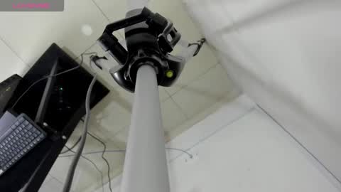 alejaparis_ online show from September 2025 05:40:02 PM