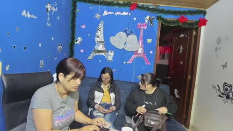 Snapshot of alejita_smithh chatting on January 2025 12:39:02 PM zoe and Kataleya online show from January 2025 12:39:02 PM