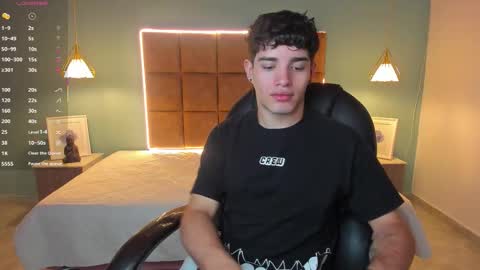 ALejoo Saenz online show from October 2025 12:58:01 AM