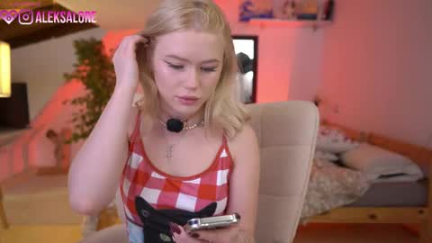 Lexi online show from February 2026 04:00:02 AM