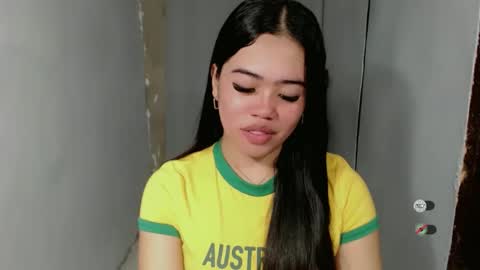 Snapshot of alesha_vibe_me chatting on September 2025 04:35:02 AM alesha_vibe_me online show from September 2025 04:35:02 AM