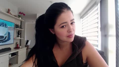 Snapshot of aleska__bell chatting on September 2025 03:01:02 PM Aleska online show from September 2025 03:01:02 PM