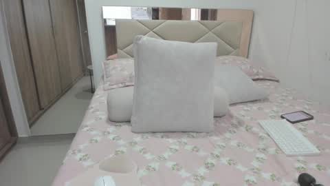 Alessa Moreno online show from October 2025 04:04:01 PM