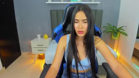 Snapshot of alessia_leroy chatting on February 2025 07:21:01 PM A L E S S I A online show from February 2025 07:21:01 PM