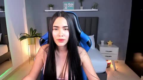 Snapshot of alessia_leroy chatting on February 2025 09:04:02 PM A L E S S I A online show from February 2025 09:04:02 PM