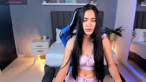 Snapshot of alessia_leroy chatting on February 2025 12:05:01 AM A L E S S I A online show from February 2025 12:05:01 AM