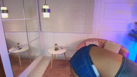 Alejandra  online show from October 2025 12:37:01 PM