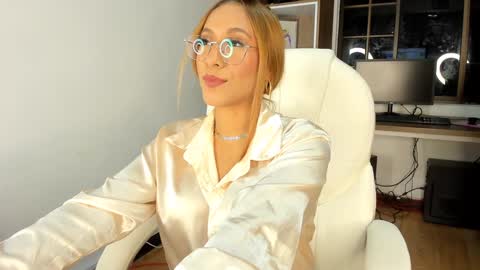 Snapshot of alessialondon chatting on January 2025 04:26:01 AM Alessia online show from January 2025 04:26:01 AM