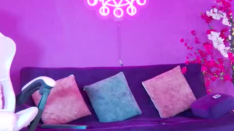 Alessio online show from November 2025 12:05:02 PM