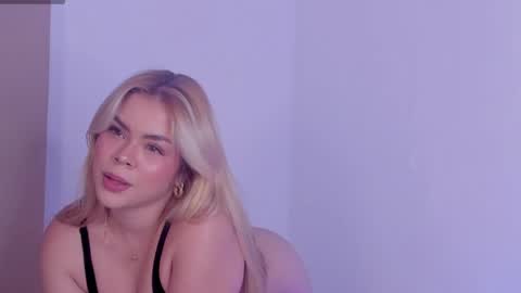Snapshot of alesssia_moon chatting on June 2026 08:11:01 PM Alessia Moon online show from June 2026 08:11:01 PM