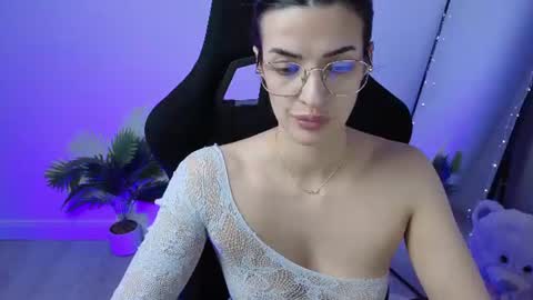 Snapshot of alessyaaa chatting on June 2026 10:36:02 PM Ale online show from June 2026 10:36:02 PM