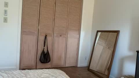 alex  online show from April 2026 07:58:02 PM