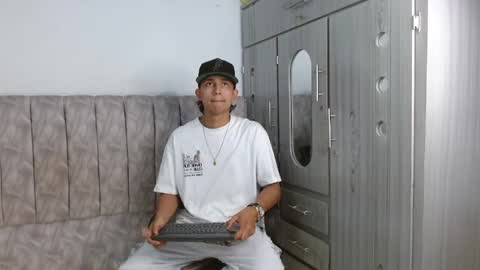 alex online show from April 2026 10:07:02 PM