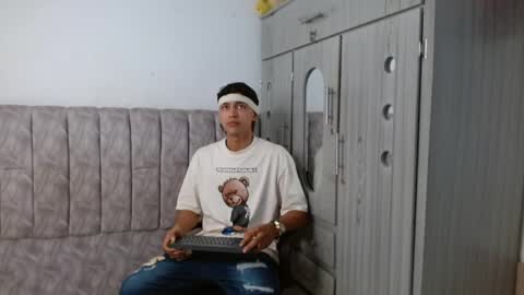 alex online show from April 2026 09:07:02 PM