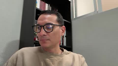 Snapshot of alex_ruiz_ chatting on June 2026 10:23:02 PM Alex online show from June 2026 10:23:02 PM