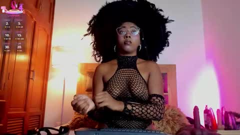 alexa_cortes23 online show from October 2025 11:03:01 AM
