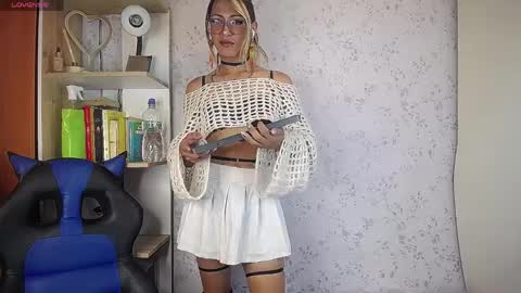 alexaavandercloude online show from April 2026 12:36:01 PM