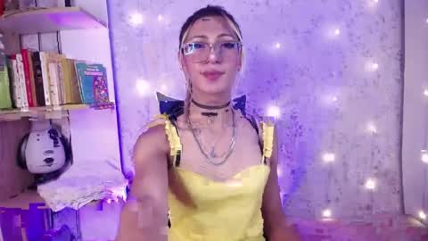 alexaavandercloude online show from April 2026 01:26:01 PM