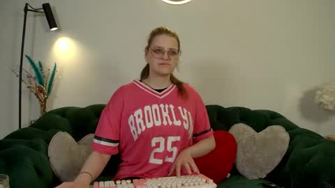 Snapshot of alexaavery chatting on May 2026 06:32:03 AM AlexaAvery online show from May 2026 06:32:03 AM