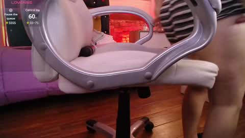 Snapshot of alexamoon__ chatting on January 2025 06:00:01 PM Alexa Moon online show from January 2025 06:00:01 PM