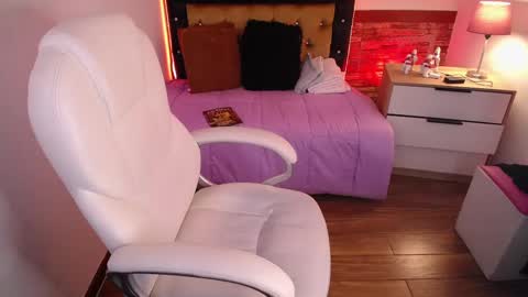 Snapshot of alexamoon__ chatting on February 2025 01:38:02 PM Alexa Moon online show from February 2025 01:38:02 PM