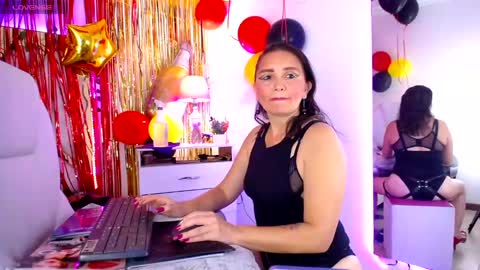 Snapshot of alexamoon__ chatting on October 2025 05:41:02 PM Alexa Moon online show from October 2025 05:41:02 PM