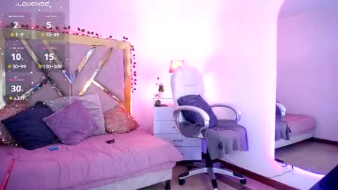 Snapshot of alexamoon__ chatting on October 2025 05:56:02 PM Alexa Moon online show from October 2025 05:56:02 PM