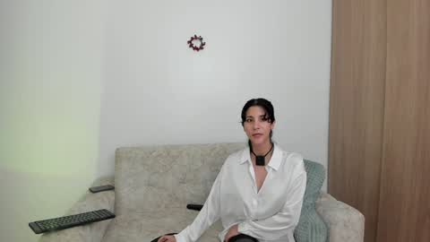 Snapshot of alexandra_fiore chatting on January 2025 03:43:01 AM I am Alexandra online show from January 2025 03:43:01 AM