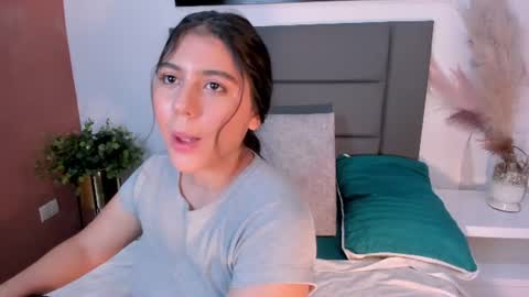 Alexandra Cruz online show from July 2026 06:18:01 PM