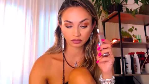 Snapshot of alexandrawooow chatting on September 2025 01:55:01 PM alexandrawooow online show from September 2025 01:55:01 PM