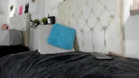 Alexa Smith  online show from January 2025 11:26:02 AM