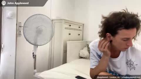 Snapshot of alexbourgoin chatting on May 2026 10:43:02 AM alexbourgoin online show from May 2026 10:43:02 AM