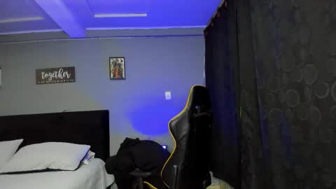 alexgiraldo__ online show from December 2025 06:07:01 AM