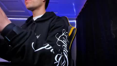 alexgiraldo__ online show from December 2025 11:52:01 AM