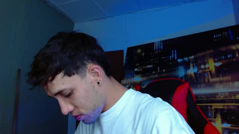 alexgiraldo__ online show from April 2026 02:05:01 AM