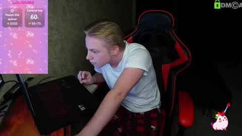 Alexis online show from September 2025 08:10:02 PM