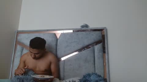 alex y luisa online show from November 2025 04:17:01 PM